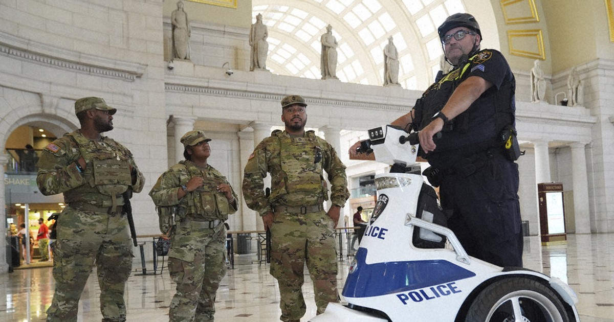 Trump administration agrees to keep DC police chief in place, but with immigration enforcement order