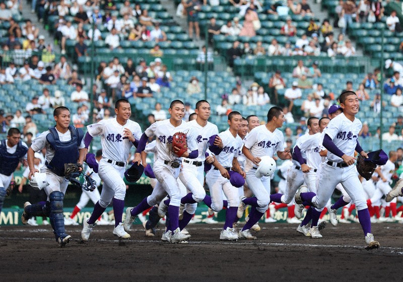 日本大学第三高等学校野球倶楽部七十年史　野球部　アルバム　高校野球　甲子園 全国高校野球 関東一、振り切る 日大三、打線爆発 15年ぶり、都勢対決