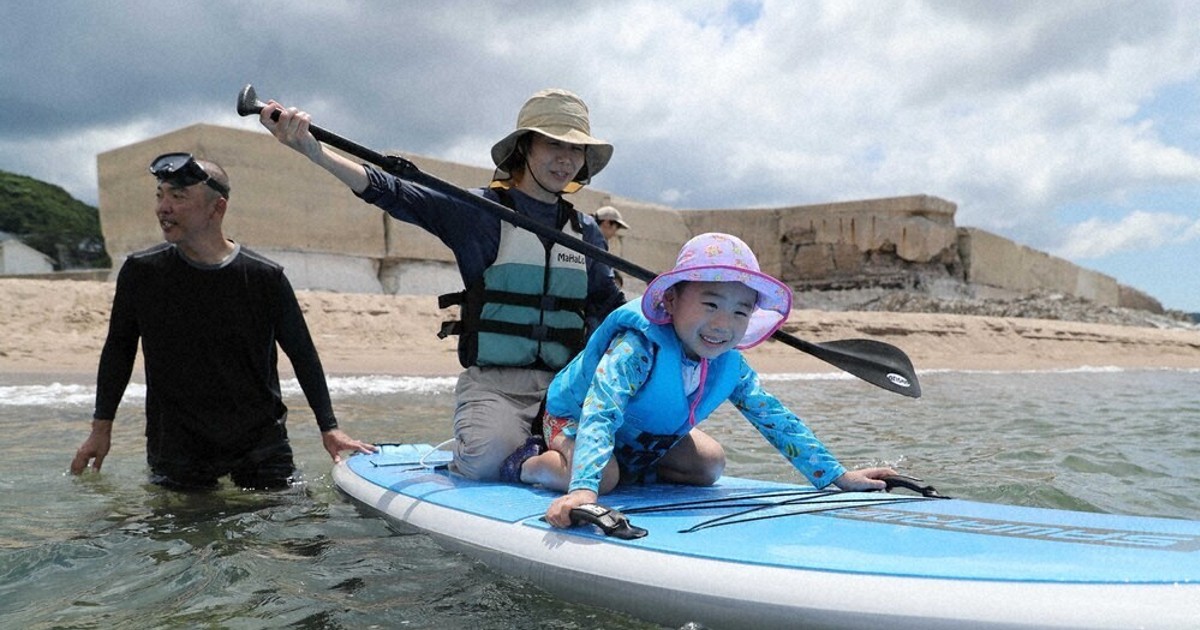 能登地震：輪島 黒島地区 隆起の港、海遊びの場に 親子でSUP体験 陸の