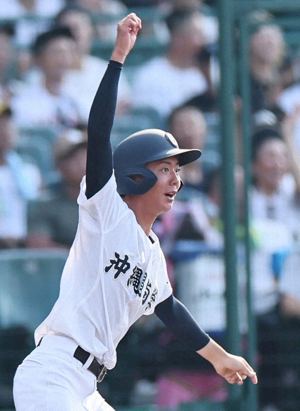 第107回全国高校野球 沖縄尚学 田中彪斗選手 3代で聖地 | 毎日新聞