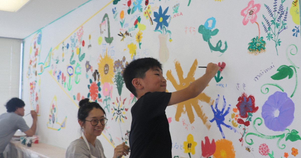 Easy Japanese news in translation: Painting event held at facility in Wakayama Prefecture
