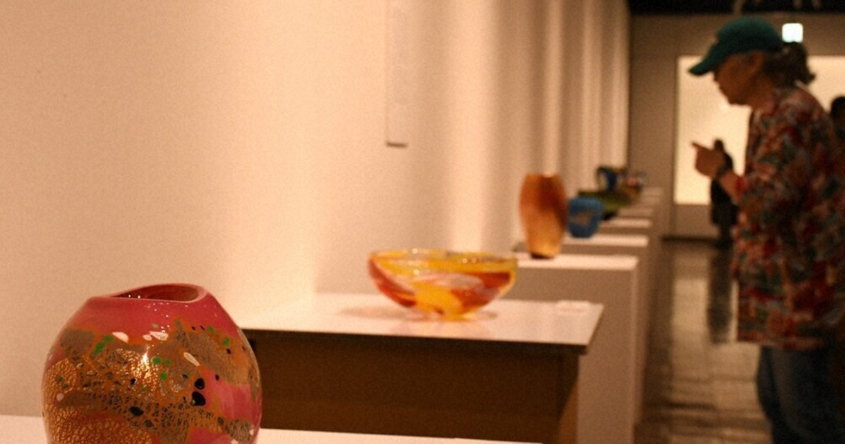 源氏物語の世界 ガラスで優美に 小樽で「浅原千代治展」 9月15日まで