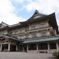大ヒット映画「国宝」のロケ地となりファンが訪れているびわ湖大津館＝大津市柳が崎で2025年8月13日午前10時55分、岸桂子撮影