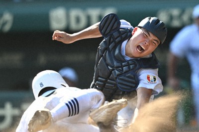 横浜の勝負手「内野5人シフト」 2度放つも実らず 夏の甲子園 | 毎日新聞