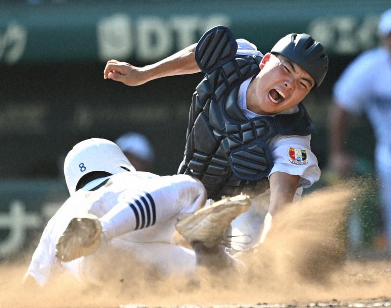 横浜の勝負手「内野5人シフト」 2度放つも実らず 夏の甲子園 | 毎日新聞
