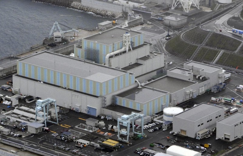 長期脱炭素電源オークションで原発として初めて落札した中国電力の島根原発3号機＝松江市で2024年11月19日、本社ヘリから