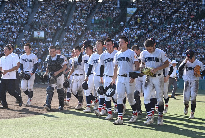 全国高校野球 横浜激闘「春夏」逃す 延長十一回、粘り及ばず ／神奈川