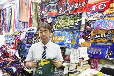 手描き球児タオル 甲子園出場記念で人気 デザイン構成、選手と