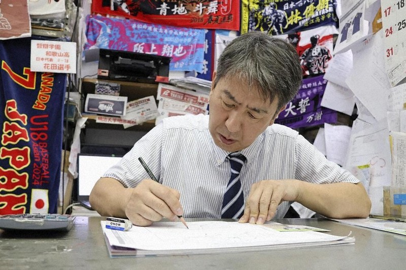 手描き球児タオル 甲子園出場記念で人気 デザイン構成、選手と