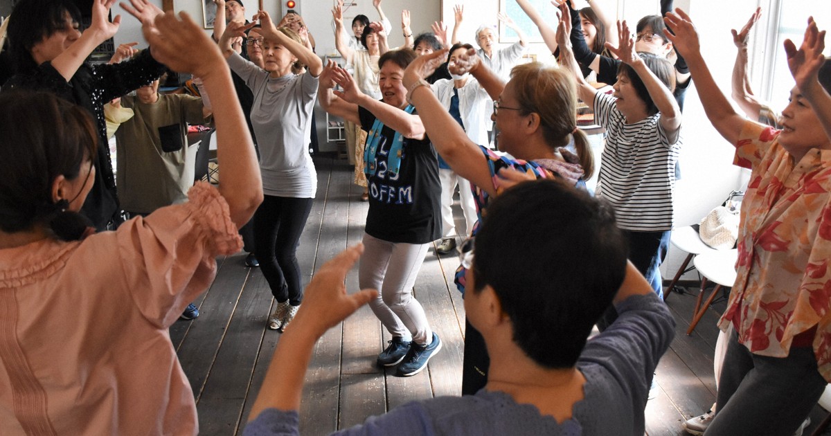 'You should be dancing': People flock to Osaka's 'Senior Disco' events