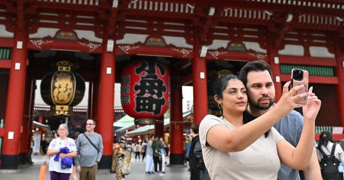 Foreign visitors to Japan hit 3.4 million in July, new record for month