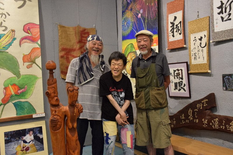 絵足紙」展示する「創庫」 個性的な作家2人 抱えきれぬ作品収容 小川で