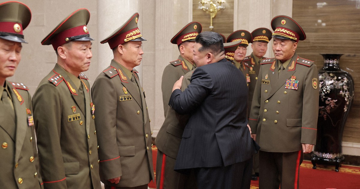 金正恩氏、帰国したロシア派遣の指揮官らと面会　将官に初の表彰式へ