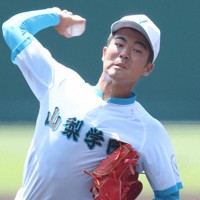 【美品】　山梨学院　インナー　ブルー 山梨学院の水色ユニホーム「C2Cブルー」とは？ 夏の甲子園 [写真