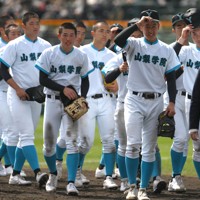 山梨学院の水色ユニホーム「C2Cブルー」とは？ 夏の甲子園 [写真特集1