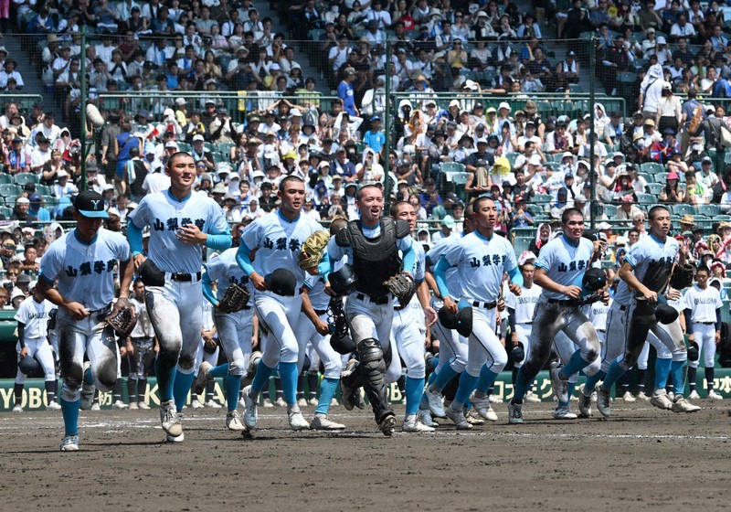 山梨学院の水色ユニホーム「C2Cブルー」とは？ 夏の甲子園 [写真特集1