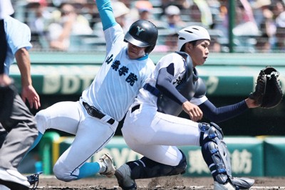 打ち負けた「強打の山梨学院」 磨くべきものを知った夏の甲子園 | 毎日新聞