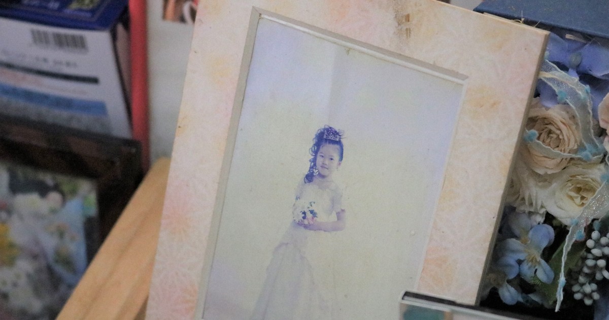 命絶たれた愛娘と同い年の記者へ　「部屋出たら忘れていい」父の真意