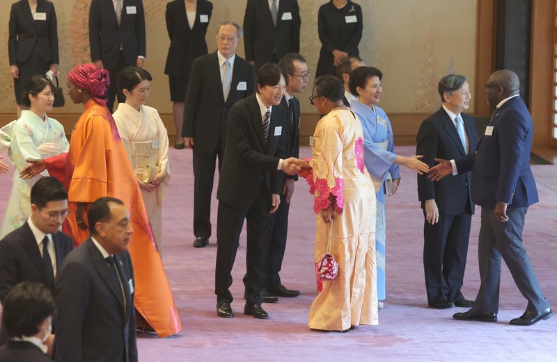 両陛下がTICAD出席者を招き茶会 秋篠宮ご夫妻や愛子さまも | 毎日新聞