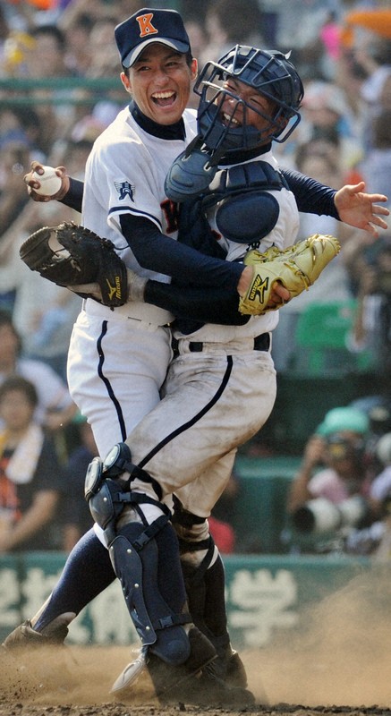 海に散った甲子園の土、パスポート必要な時代も 沖縄の高校野球 [写真