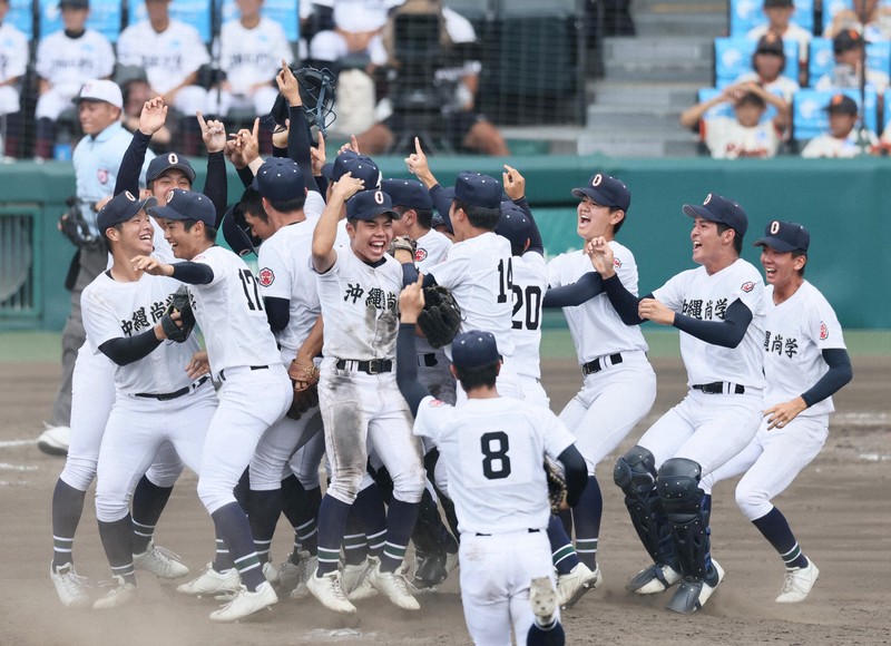 沖縄尚学が初優勝 沖縄勢の頂点は15年ぶり2回目 夏の甲子園