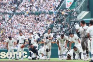 悔しくて、みんなに申し訳なくて」 日大三、涙の準V 夏の甲子園 | 毎日新聞