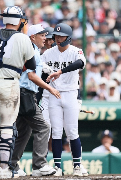 ストライクで3アウトチェンジ→死球に 球審の判定覆る 夏の甲子園