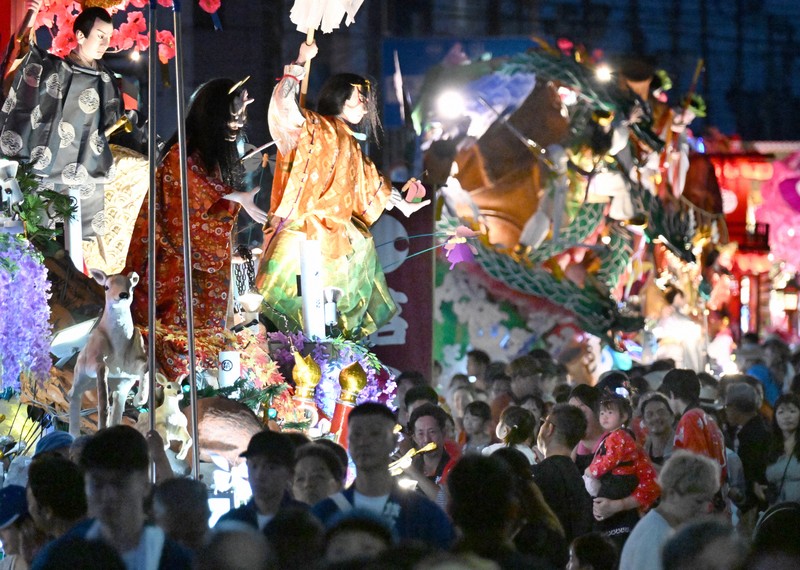 豪華絢爛、新庄まつり開幕 「チェレンコヤッサー」今村翔吾さん参加