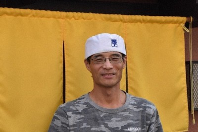 「手打ちそば長幸」店主の長部学さん＝千葉県松戸市で、柴田智弘撮影