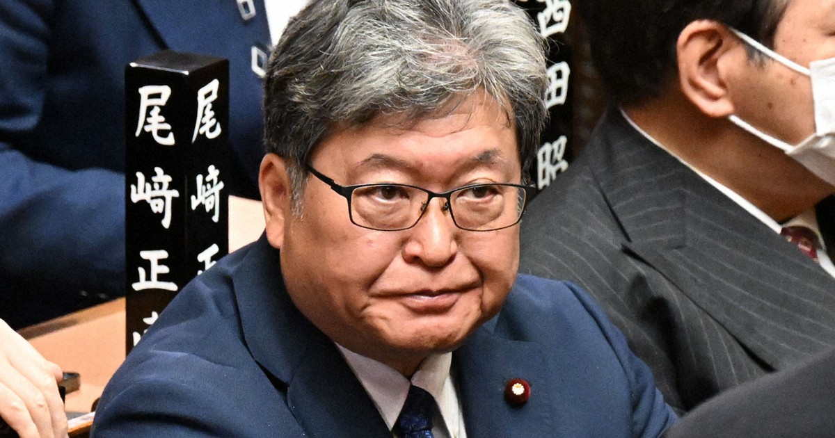 Editorial: Secretary's fine doesn't end Japan politician's responsibility over scandal