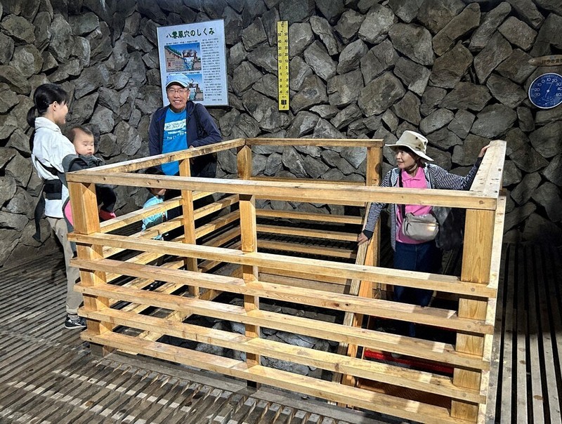 天然の涼を求めて 出雲「八雲風穴」 猛暑でにぎわい ／島根 | 毎日新聞