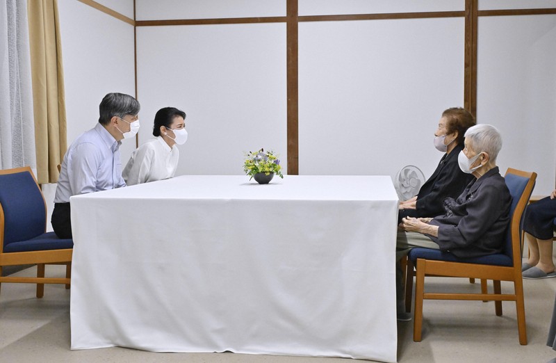 天皇、皇后両陛下 硫黄島の元島民と懇談 那須町で [写真特集1/2
