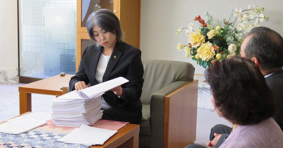 静岡・伊東市長に辞職求める署名1万筆　元市議が持参、提出はせず