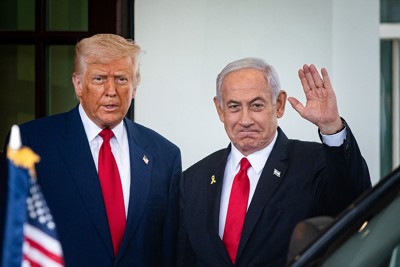 トランプ米大統領（左）とイスラエルのネタニヤフ首相。核開発を理由にイランを攻撃したが……（Bloomberg）