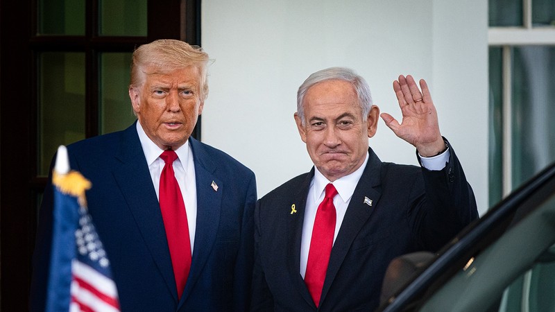 トランプ米大統領（左）とイスラエルのネタニヤフ首相。核開発を理由にイランを攻撃したが……（Bloomberg）