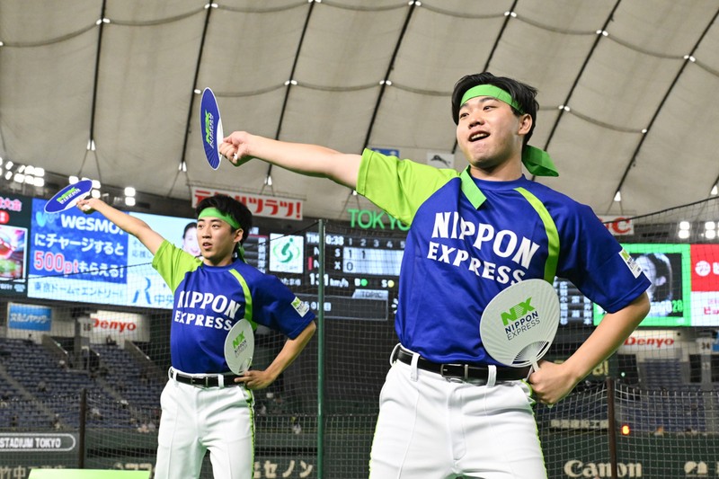 日本通運の応援団（1回戦）都市対抗野球2025 [写真特集1/35] | 毎日新聞