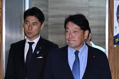 自民党の参院選総括委員会に臨む小野寺五典政調会長（右）、中曽根康隆青年局長＝同党本部で2025年8月29日午後0時58分、平田明浩撮影