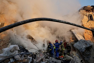 露がキーウ攻撃、21人死亡 ゼレンスキー氏「制裁など圧力必要」 | 毎日新聞