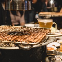 家族で合格祝いの焼き肉を囲んだ席で、食事をほぼ終えたとき、息子の口から衝撃発言が飛び出した。そのあとのデザートは味がしなかったという（写真はイメージ）＝ゲッティ