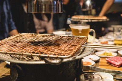 家族で合格祝いの焼き肉を囲んだ席で、食事をほぼ終えたとき、息子の口から衝撃発言が飛び出した。そのあとのデザートは味がしなかったという（写真はイメージ）＝ゲッティ