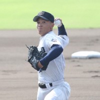 【あべの翔学－中京】力投する中京の先発・内野歩＝明石トーカロ球場で2025年8月29日、西村剛撮影