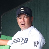 【あべの翔学－中京】中京の平中亮太監督＝明石トーカロ球場で2025年8月29日、西村剛撮影