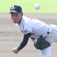 【あべの翔学－中京】力投するあべの翔学の先発・若林大翔＝明石トーカロ球場で2025年8月29日、西村剛撮影