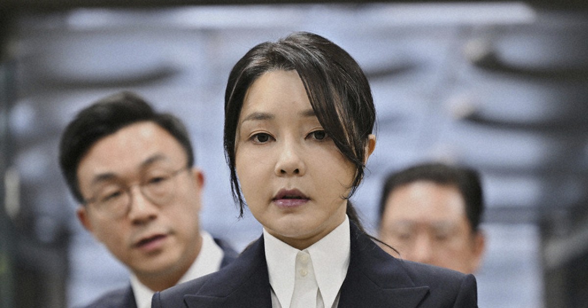 South Korea's former first lady and former prime minister indicted by special prosecutors