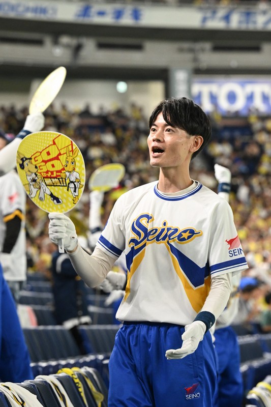 西濃運輸の応援団（1回戦）都市対抗野球2025 [写真特集1/39] | 毎日新聞