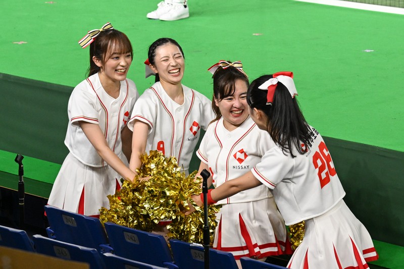 日本生命の応援団（1回戦）都市対抗野球2025 [写真特集1/37] | 毎日新聞