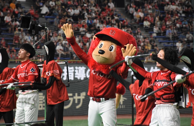 トヨタの新マスコット、なぜライオン? 真っ赤なたてがみ 都市対抗
