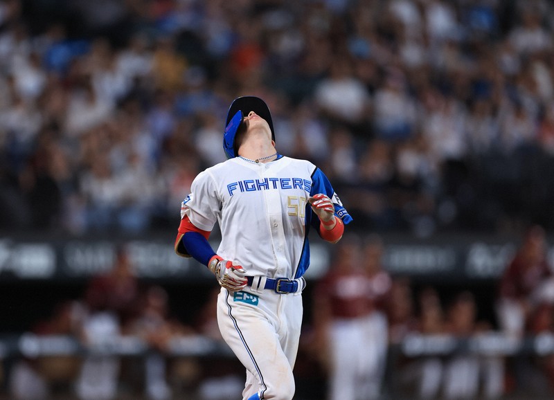 延長十一回に楽天・中島大輔の本塁打で日本ハムに連勝 プロ野球パ