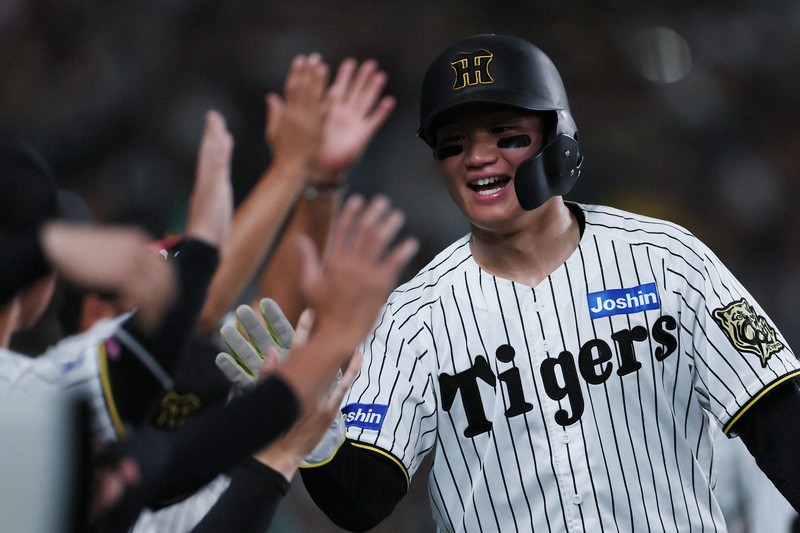 阪神－巨人 巨人に連勝、マジックは「7」 [写真特集1/26] | 毎日新聞