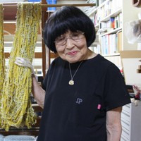 染織作家の渡辺溥子さん＝千葉県船橋市で2025年6月27日午後4時31分、宇城昇撮影